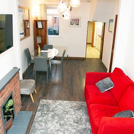 Cheerful 2 Bedroom House In The Heart Of Белфаст Экстерьер фото