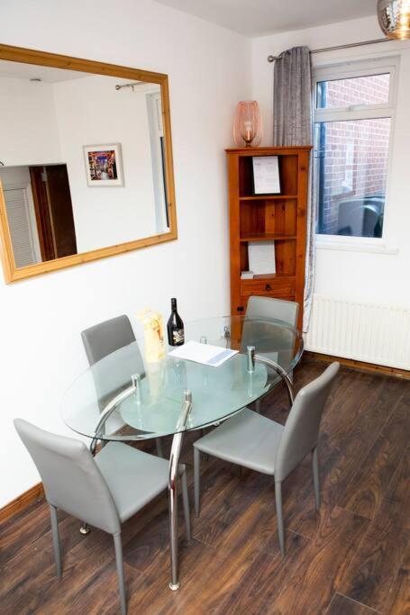 Cheerful 2 Bedroom House In The Heart Of Белфаст Экстерьер фото