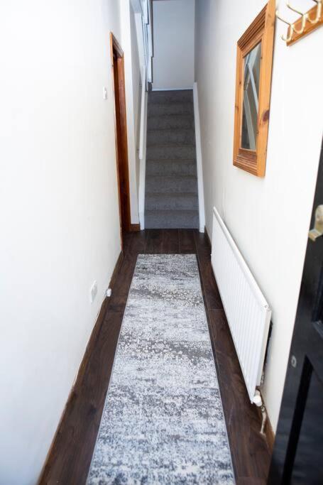 Cheerful 2 Bedroom House In The Heart Of Белфаст Экстерьер фото