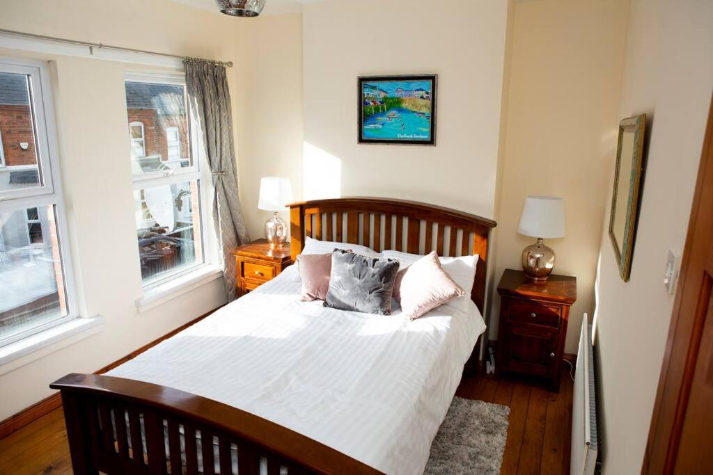 Cheerful 2 Bedroom House In The Heart Of Белфаст Экстерьер фото